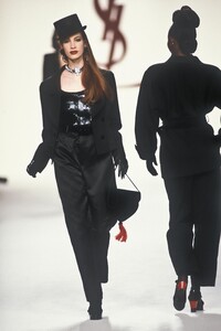 662760628_YvesSaintLaurent1991WomenRTW49.thumb.jpg.e089acb5741c3988917bb36b257357e8.jpg