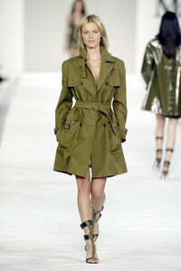 663859283_MaxMara2003WomenRTW29.thumb.jpg.60faffc9e54f9f2415e1bcbd75564c2e.jpg