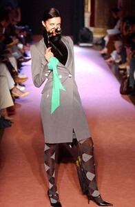 681957288_Carven2003HauteCouture2.thumb.jpg.6b885557ff17dc15357a17f7a4092d6f.jpg