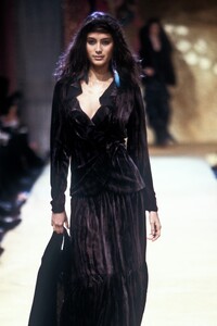 70366706_EmanuelUngaro1999WomenRTW51.thumb.jpg.4fef6fd9bd963741ac19f8f3c533dac6.jpg