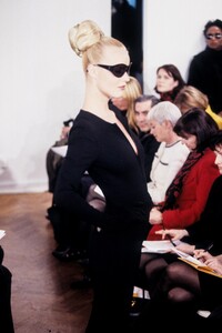 705204525_MichaelKors1995WomenRTW118.thumb.jpg.3b482c89bb297590087f8e3ebd690d6b.jpg