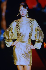 730143862_paco-rabanne-haute-couture-fall-1999(1).thumb.jpg.01058d3efea4467670f00087bfdc7bed.jpg