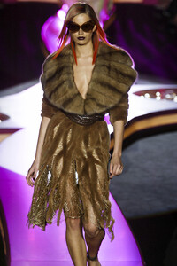 730608492_GianniVersace2002HauteCouture22.thumb.jpg.1c80bb68a1c6ea7d6df798a74e0859c9.jpg