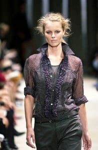 75420146_CostumeNational2002WomenRTW44.thumb.jpg.b987ece8884fc480e4c37bcdd21aa33b.jpg