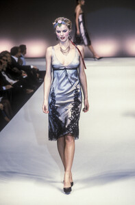 763919614_Blumarine1998WomenRTW182.thumb.jpg.f262ca6e4e544b2d3ad656b9784a3c79.jpg