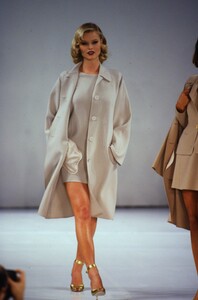798786496_michael-kors-ss-1995(7).thumb.jpg.0e7d3f3ef572fb4b7d32ba0072a265be.jpg