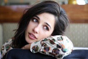 807924325_NaomiScott740full-naomi-scott.thumb.jpg.27d363e4b26771bb2b4be7c1ec3de97d.jpg