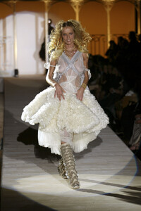 847932976_AntonioBerardi2003WomenRTW85.thumb.jpg.f6ee769fa4a9f8c42f8380823972dcbb.jpg