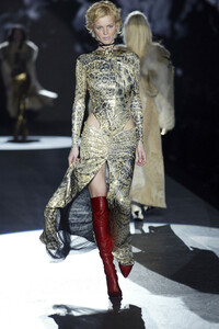 867230086_RobertoCavalli2003WomenRTW67.thumb.jpg.bf4e2043a276f728fe4359807730700f.jpg