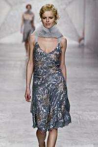 874201308_Blumarine2003WomenRTW74.thumb.jpg.417c9a07799a11cd54840b09049d7330.jpg