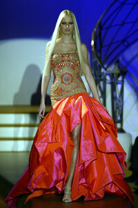 875870521_GianniVersace2004HauteCouture138.thumb.jpg.0001e185c06546096ac3828b7473c9c0.jpg