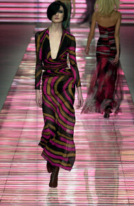 879721821_Versace2001WomenRTW5.thumb.jpg.b332665f62bfc112241c072ec2d55dd4.jpg