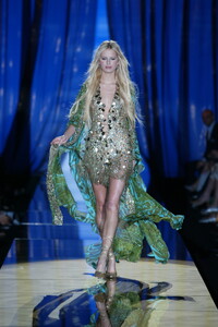 880019075_ElieSaab2003HauteCouture3.thumb.jpg.6cfd180d0f346731b5c4d8432e014317.jpg