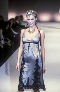 921020691_Blumarine1998WomenRTW183.thumb.jpg.f5bc5eb3665445a169db8aba3fc733bd.jpg