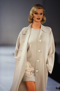 931469584_michael-kors-ss-1995(6).thumb.jpg.3de1ba3559ea943b255a443537556a85.jpg