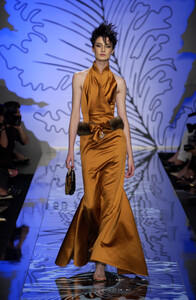 934367396_Valentino2001HauteCouture3.thumb.jpg.e9ce79648cd0589592f37c8c050a7a67.jpg