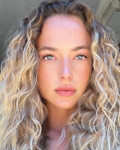 935813015_HannahFerguson2.thumb.jpg.cb37741c073d442c00df82312fc1dcb6.jpg
