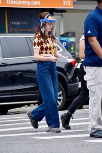       zoe040821BZNimage118.jpg