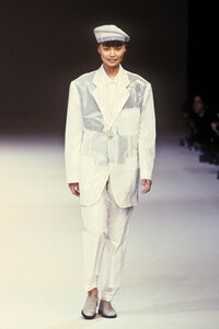 944081759_IsseyMiyake1995WomenRTW90.thumb.jpg.6214ffe1fde3b98e19b1f6082e81504c.jpg