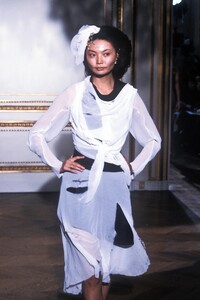 9537466_VivienneWestwood1998WomenRTW99.thumb.jpg.65da7dba4f1785d8c76b9def2c7933fd.jpg