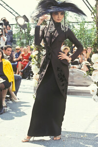 961375016_ChristianDior1997HauteCouture65.thumb.jpg.868f2ba6fd3a3905593b8410452c0bbe.jpg