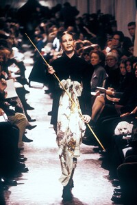 970853158_JeanPaulGaultier1994WomenRTW48.thumb.jpg.20232f1c5f484107a09e3b1b0fb6cc4e.jpg