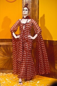 972078572_JeanPaulGaultier2000HauteCouture72.thumb.jpg.387b74c7ad285989db8f0493ad8543e6.jpg