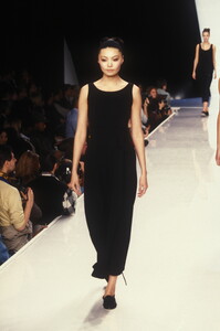 977065418_DonnaKaran1995WomenRTW19.thumb.jpg.844f28390cec63542080cd288f3a54e5.jpg