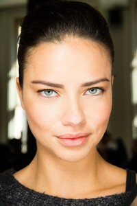 AdrianaLima976544tyuuoiuyutryuuo56797654567.thumb.jpg.fd707435ab18ae22f64757e8777680c9.jpg