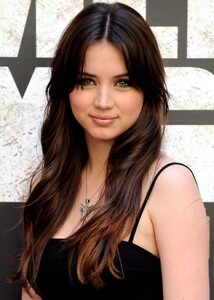 AnaDeArmas4567889654567965467.thumb.jpg.93b565c0c4a67c33be8b682cf274e554.jpg