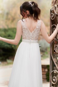 BE549-CloseBack_1200x1800.jpg
