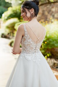 BE565-CloseBack_1200x1800.jpg