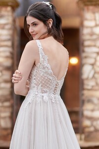 BE569-CloseBack_1200x1800.jpg
