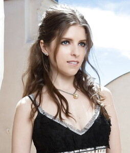 Babes_Brunettes_Celebrities_Anna_Kendrick_Yum_Yum_4390584-14.jpg