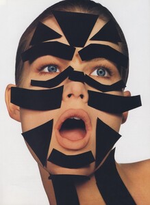 Beauty_Penn_US_Vogue_October_1993_02.thumb.jpg.d6cb5b1328d159280543d34da243c4be.jpg