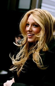 BlakeLively997654245679994567997765445676544567.thumb.jpg.4648adfaae8f92113db5b19723c33907.jpg