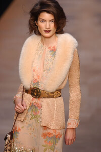 Blumarine-FW2004-Anna-Davolio-05.jpg