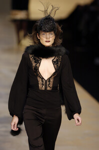 Blumarine-FW2004-Anna-Davolio-09.jpg