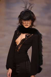 Blumarine-FW2004-Anna-Davolio-12.jpg