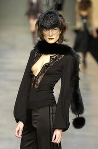 Blumarine-FW2004-Anna-Davolio-13.jpg