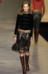 Blumarine-FW2004-Anne-Catherine-08.jpg