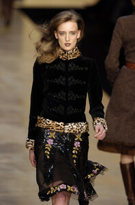 Blumarine-FW2004-Anne-Catherine-09.jpg