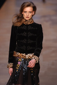 Blumarine-FW2004-Anne-Catherine-10.jpg