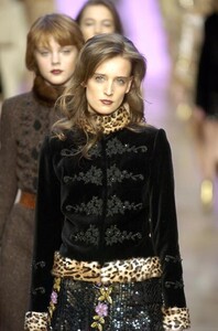 Blumarine-FW2004-Anne-Catherine-13.jpg