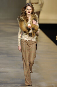 Blumarine-FW2004-Anouck-Lepere-02.jpg