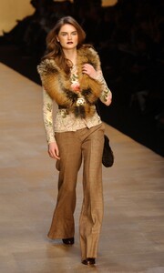 Blumarine-FW2004-Anouck-Lepere-04.jpg