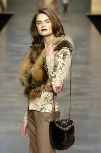 Blumarine-FW2004-Anouck-Lepere-07.jpg