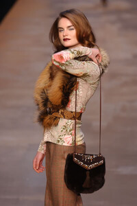 Blumarine-FW2004-Anouck-Lepere-12.jpg