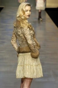 Blumarine-FW2004-Beatrice-Borromeo-12.jpg