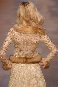 Blumarine-FW2004-Beatrice-Borromeo-15.jpg